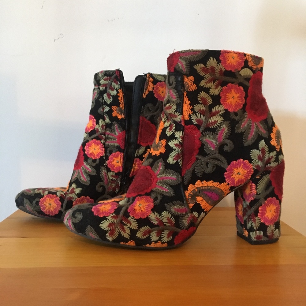 Mia floral embroidered statement shoe, size 10